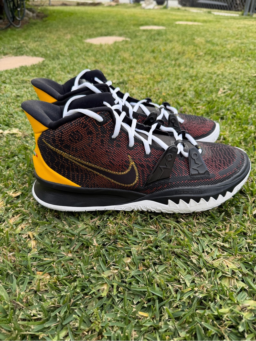 Nike Kyrie 7' Men's Roswell Rayguns Basketball Shoes Black CQ9326 003 Size 13